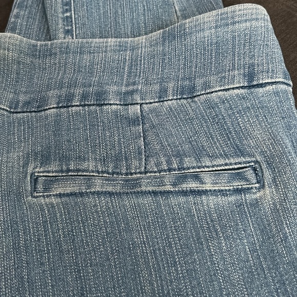 Denim & Co. Petite Perfect Denim Smooth Waist Straight Leg Jeans - Picture 5 of 7